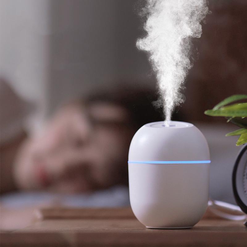 🌬️ Mini Ultrasonic Air Humidifier & Essential Oil Diffuser – 220ml