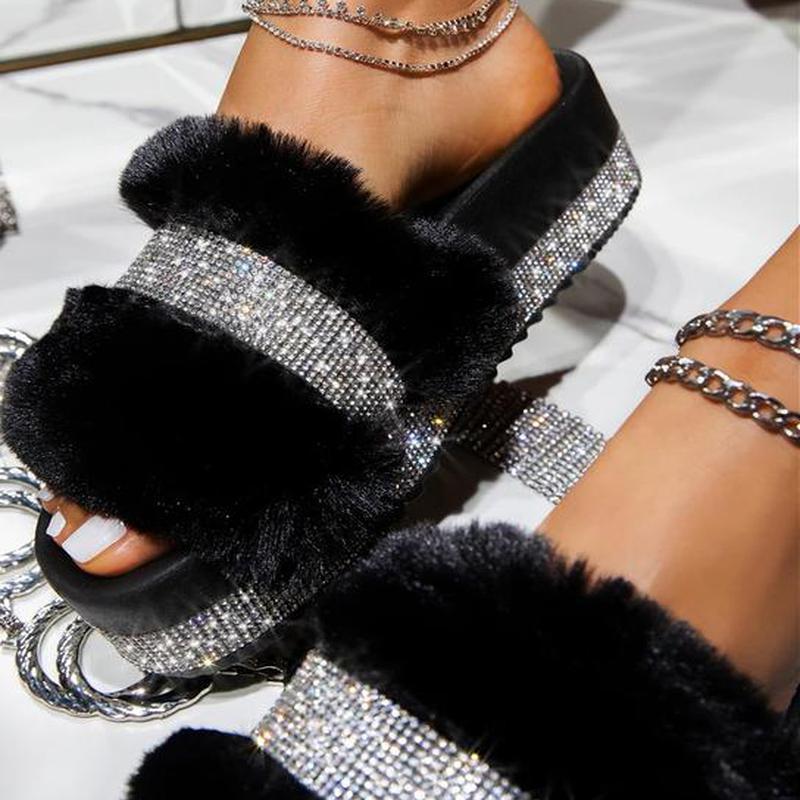 ✨ Diamante Slippers