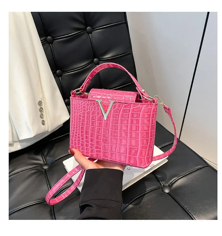 ๐ "V" Buckle Snake Skin Handbags ๐