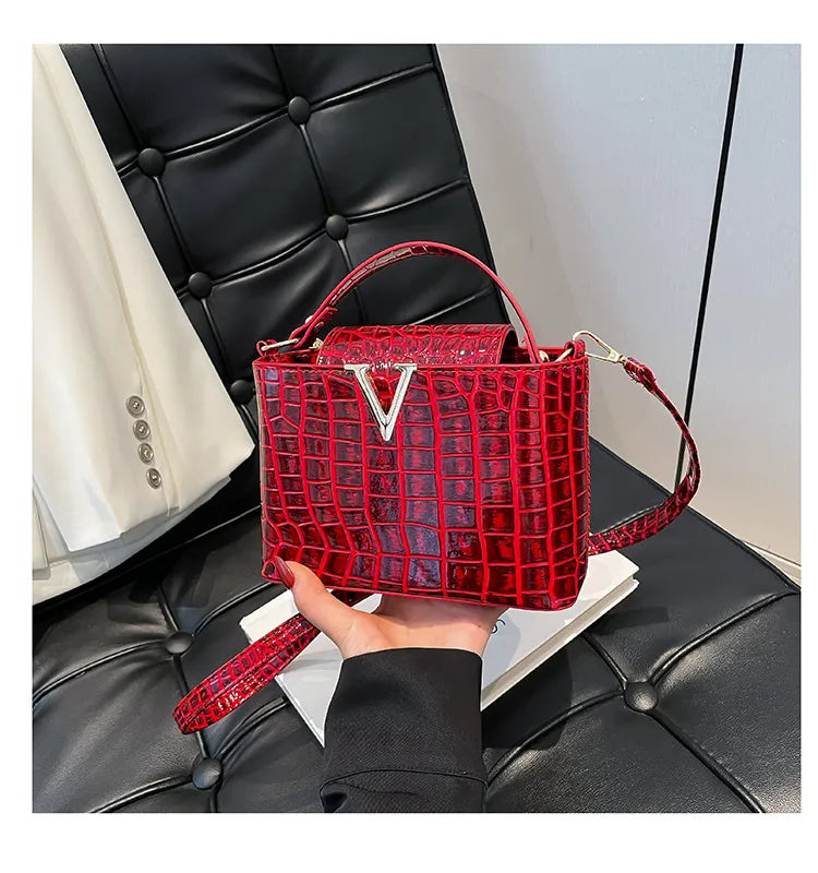 ๐ "V" Buckle Snake Skin Handbags ๐