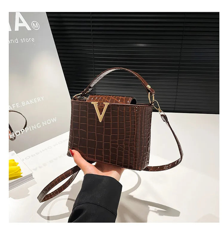 ๐ "V" Buckle Snake Skin Handbags ๐