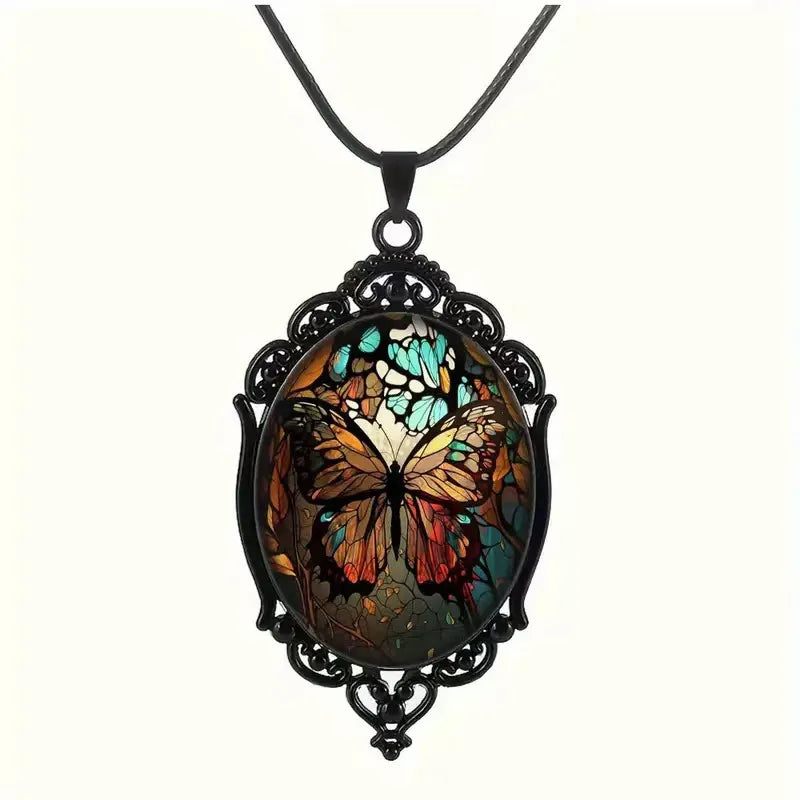 đŚđ¤ Retro Gothic Butterfly Oval Pendant đ¤đŚ