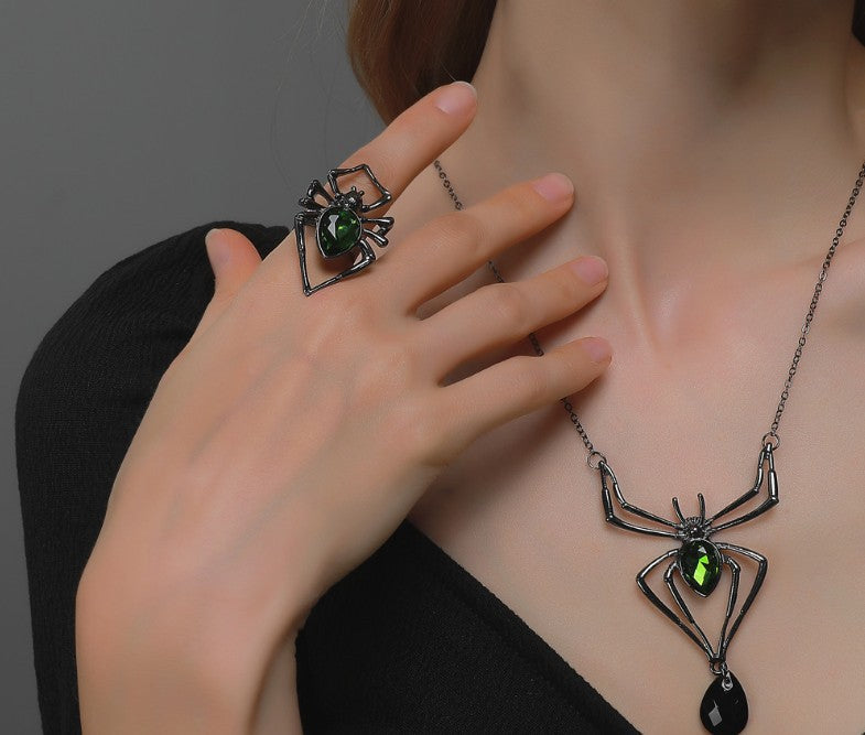 π·οΈπ Green Gemmed Spider Jewellery Set ππ·οΈ