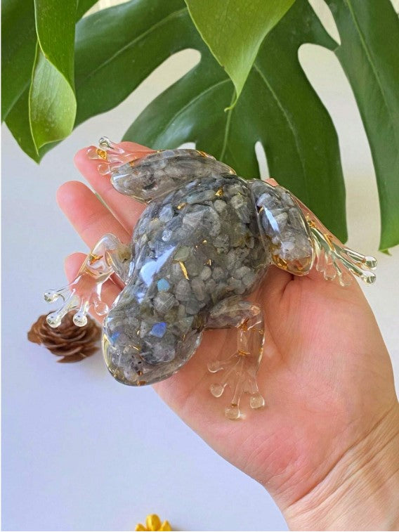 ๐ธ Crystal-Filled Resin Frogs ๐ธ