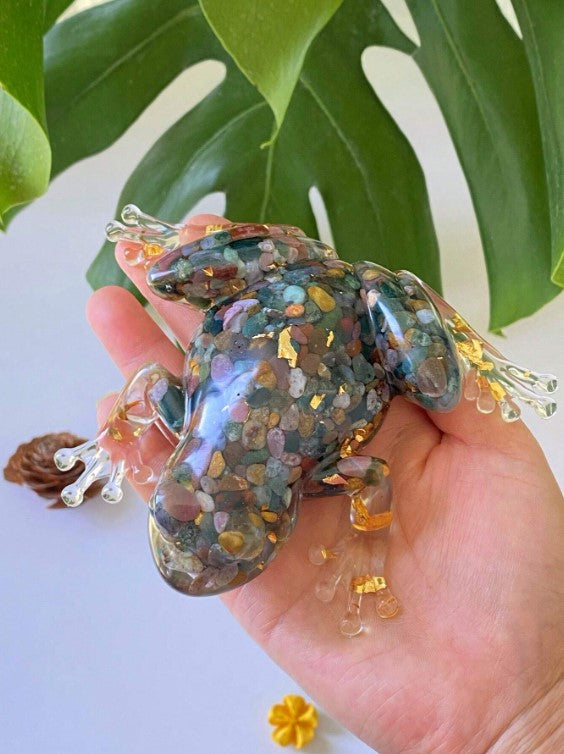 ๐ธ Crystal-Filled Resin Frogs ๐ธ