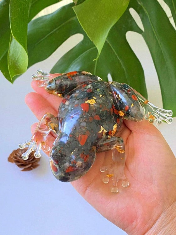 ๐ธ Crystal-Filled Resin Frogs ๐ธ