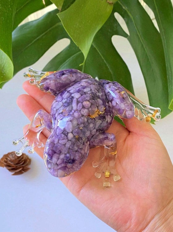 ๐ธ Crystal-Filled Resin Frogs ๐ธ