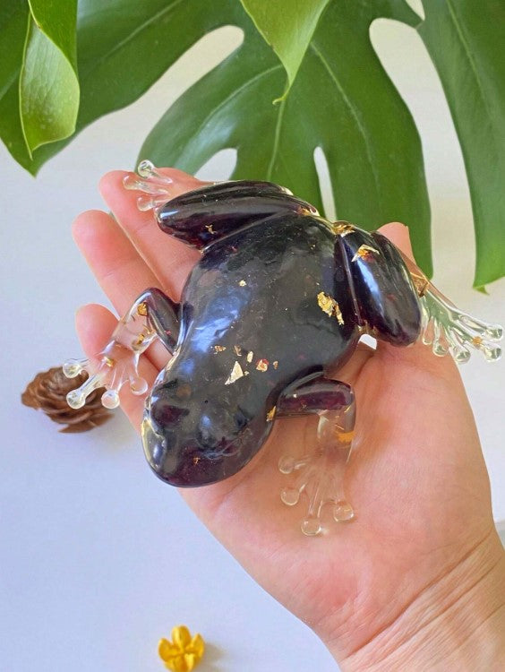 ๐ธ Crystal-Filled Resin Frogs ๐ธ