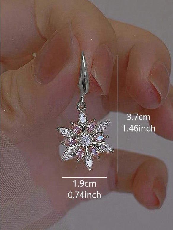 ❄️ Snowflake Earrings ❄️