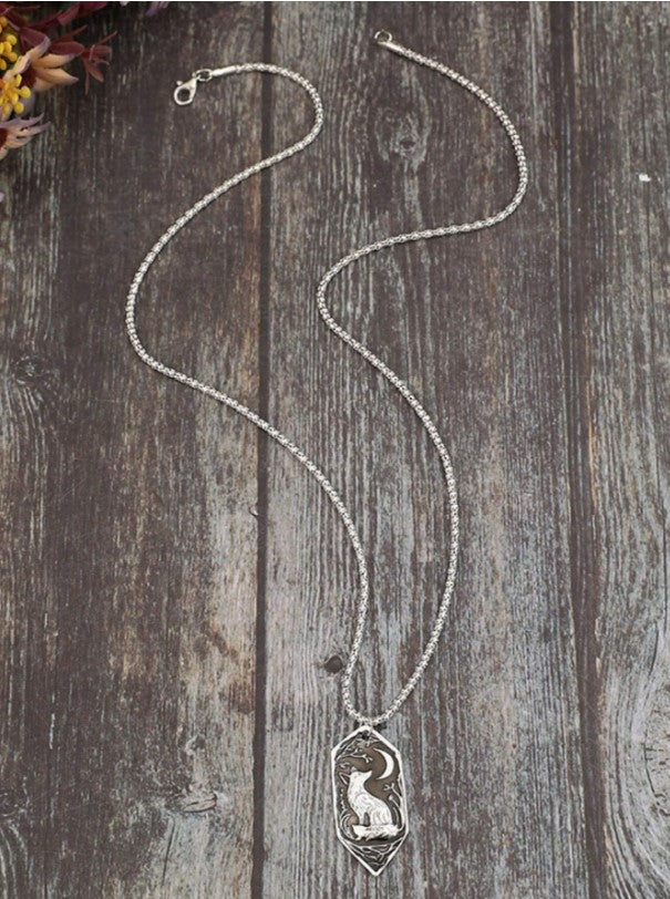 ๐บ๐ Wolf Staring at the Crescent Moon Necklace ๐๐บ