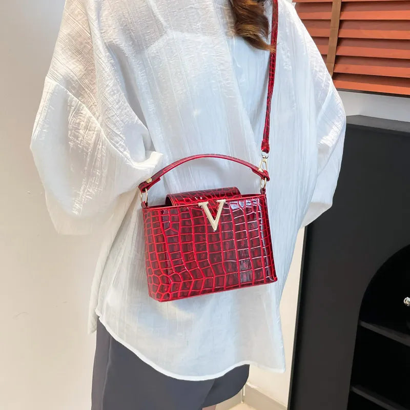 ๐ "V" Buckle Snake Skin Handbags ๐