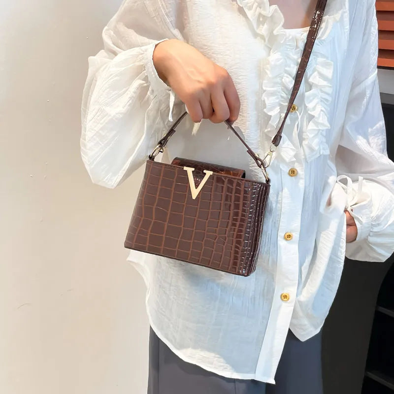 ๐ "V" Buckle Snake Skin Handbags ๐