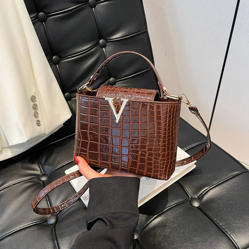 ๐ "V" Buckle Snake Skin Handbags ๐