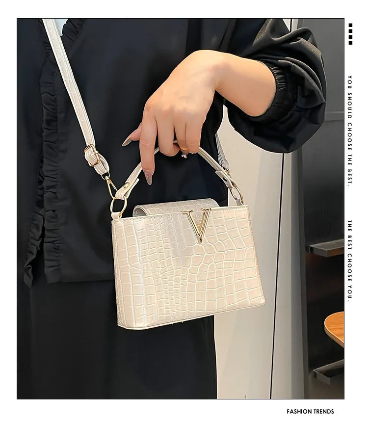 ๐ "V" Buckle Snake Skin Handbags ๐