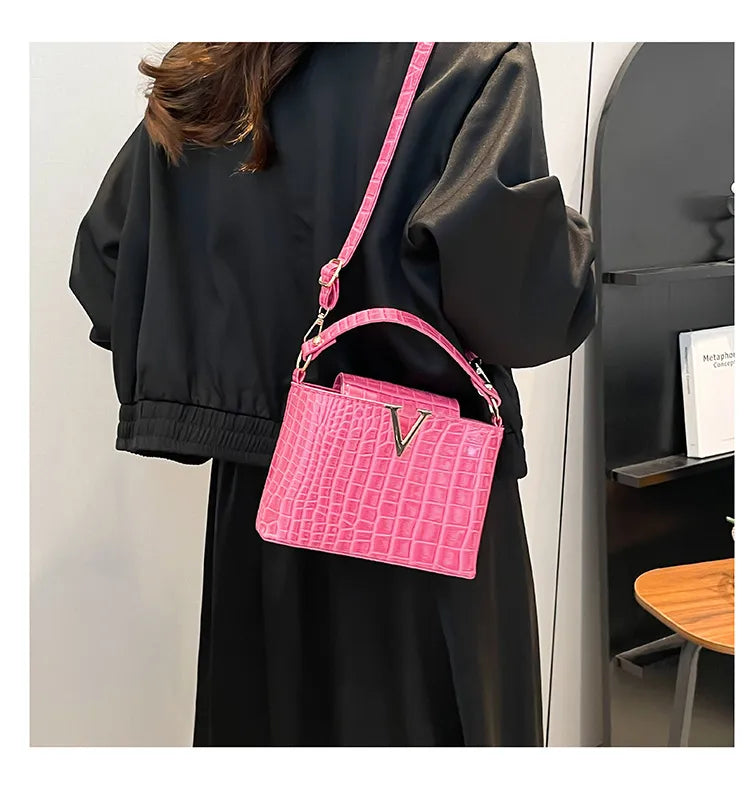 ๐ "V" Buckle Snake Skin Handbags ๐
