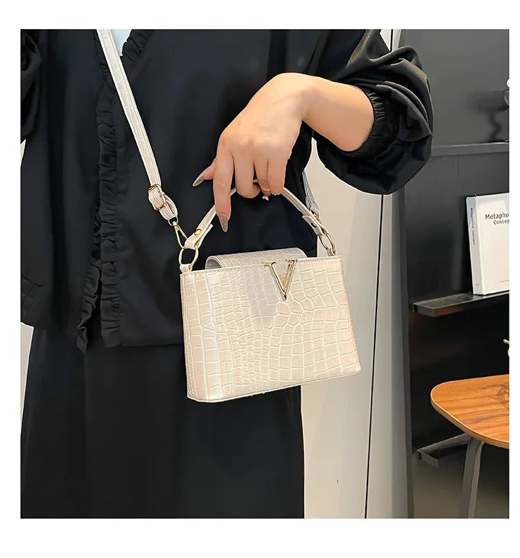 ๐ "V" Buckle Snake Skin Handbags ๐