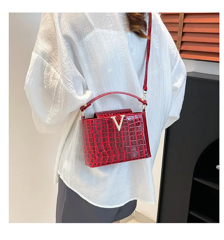 ๐ "V" Buckle Snake Skin Handbags ๐