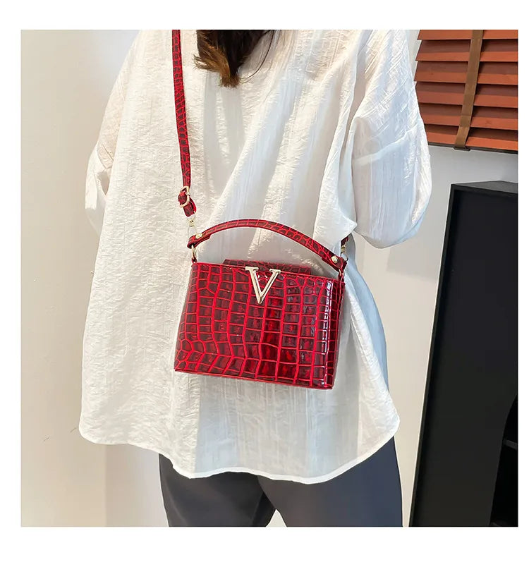 ๐ "V" Buckle Snake Skin Handbags ๐