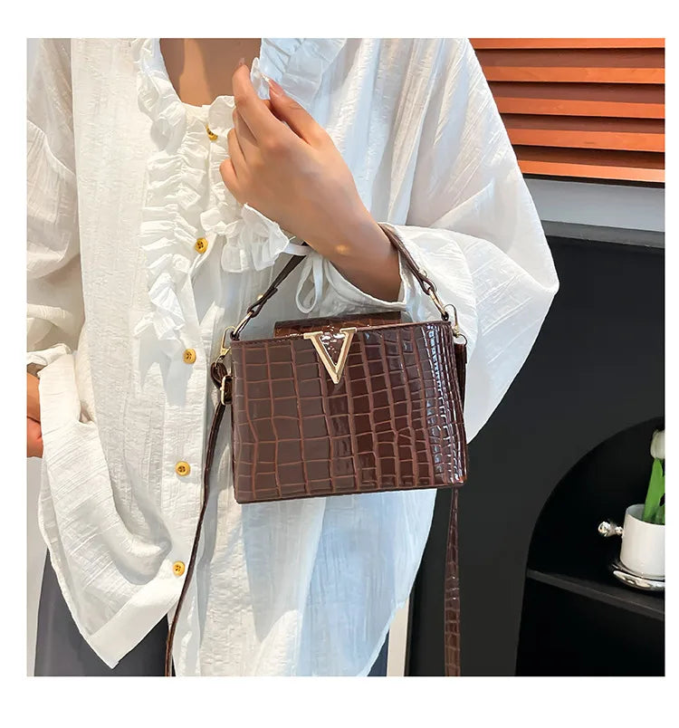 ๐ "V" Buckle Snake Skin Handbags ๐