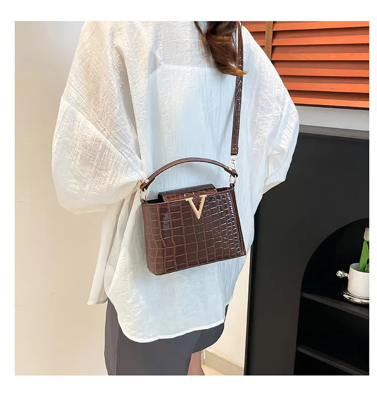 ๐ "V" Buckle Snake Skin Handbags ๐