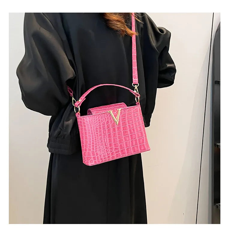 ๐ "V" Buckle Snake Skin Handbags ๐