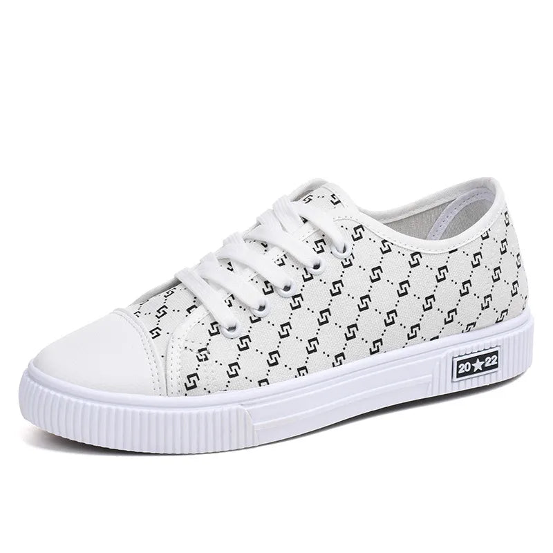 👟 Black Or White Trainers 👟