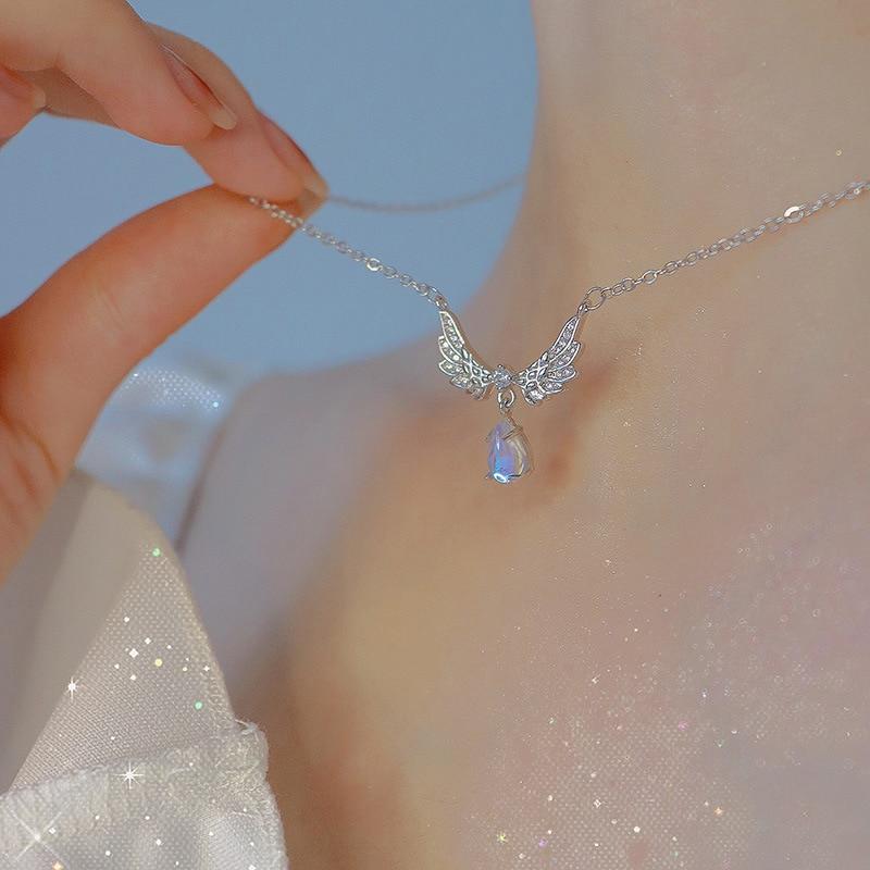 👼 Angel Wings Teardrop Pendant Necklace