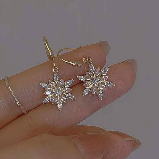 ❄️ Golden Christmas Vintage Snowflake Earrings ❄️
