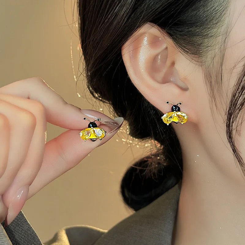 🐝 Elegant Sweet Bee Ear Studs 🐝