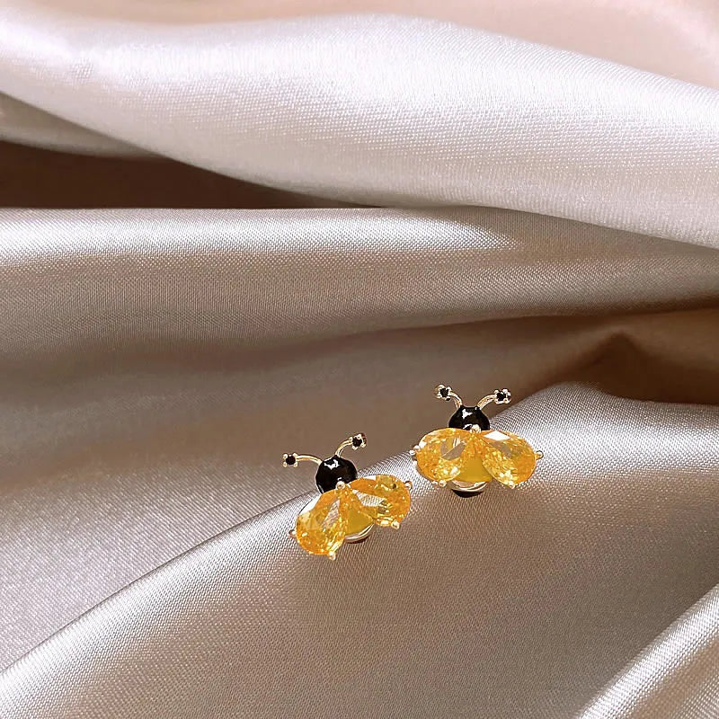 🐝 Elegant Sweet Bee Ear Studs 🐝