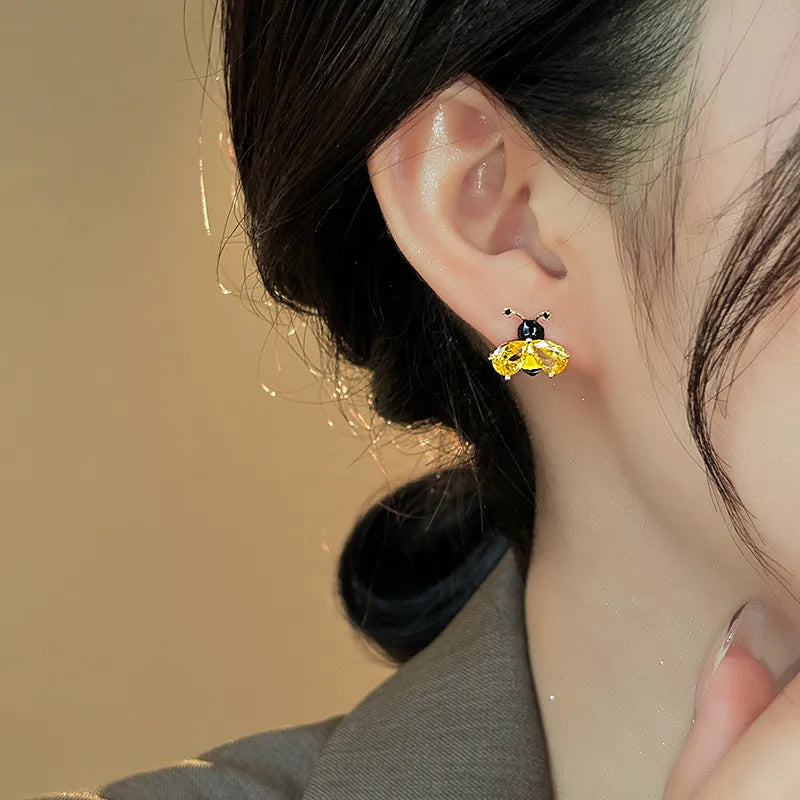 🐝 Elegant Sweet Bee Ear Studs 🐝
