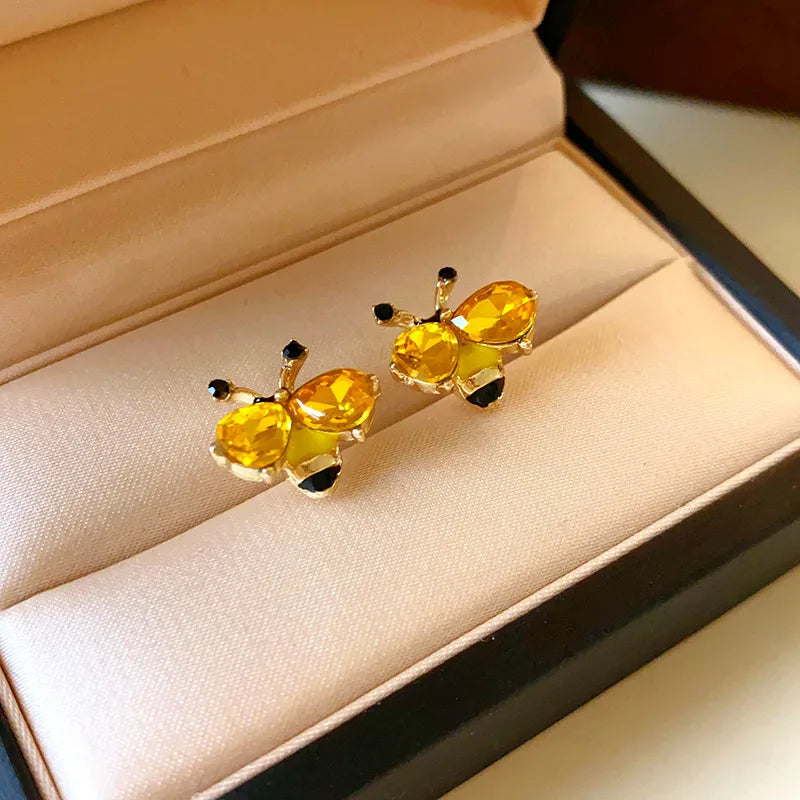 🐝 Elegant Sweet Bee Ear Studs 🐝