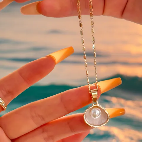 Beautiful Shell Pearl Necklace