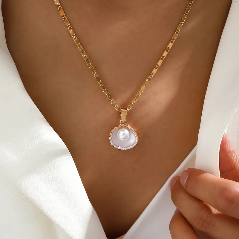 Beautiful Shell Pearl Necklace