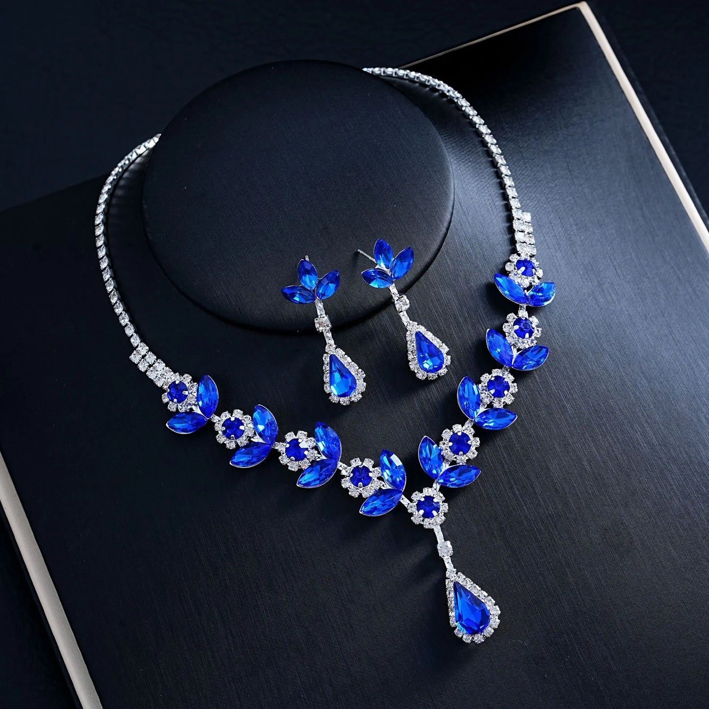 ✨ Elegant Crystal Necklace & Diamante Earrings Jewellery Set ✨