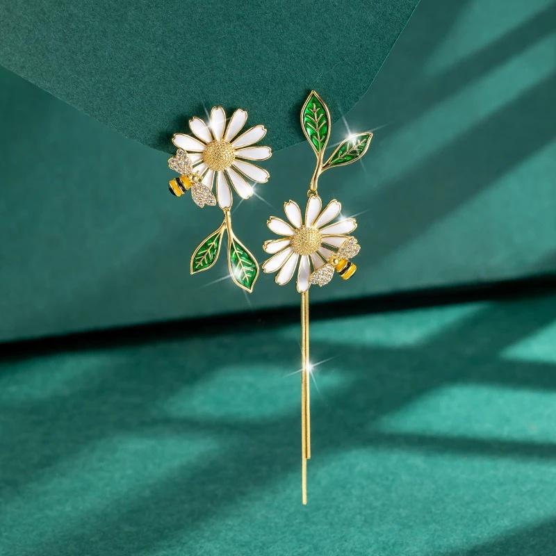 🐝 Asymmetric Daisy Tassel Earrings 🐝