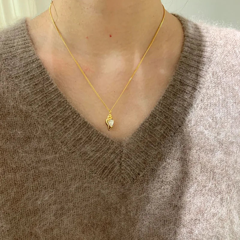 🐚 Copper-Gold Plated Zirconia Conch Necklace 🐚