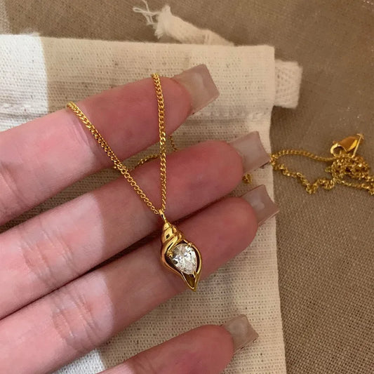 🐚 Copper-Gold Plated Zirconia Conch Necklace 🐚