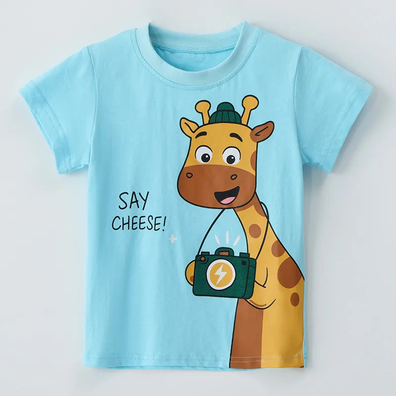 🦒📸 Say Cheese! Cute Giraffe T-Shirt 📸🦒