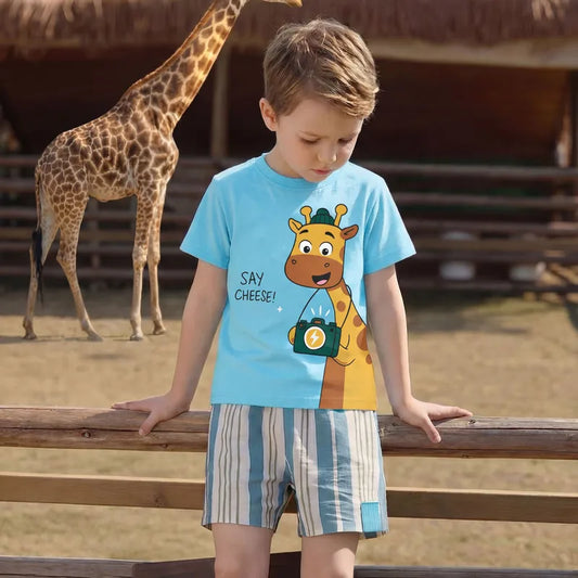 🦒📸 Say Cheese! Cute Giraffe T-Shirt 📸🦒