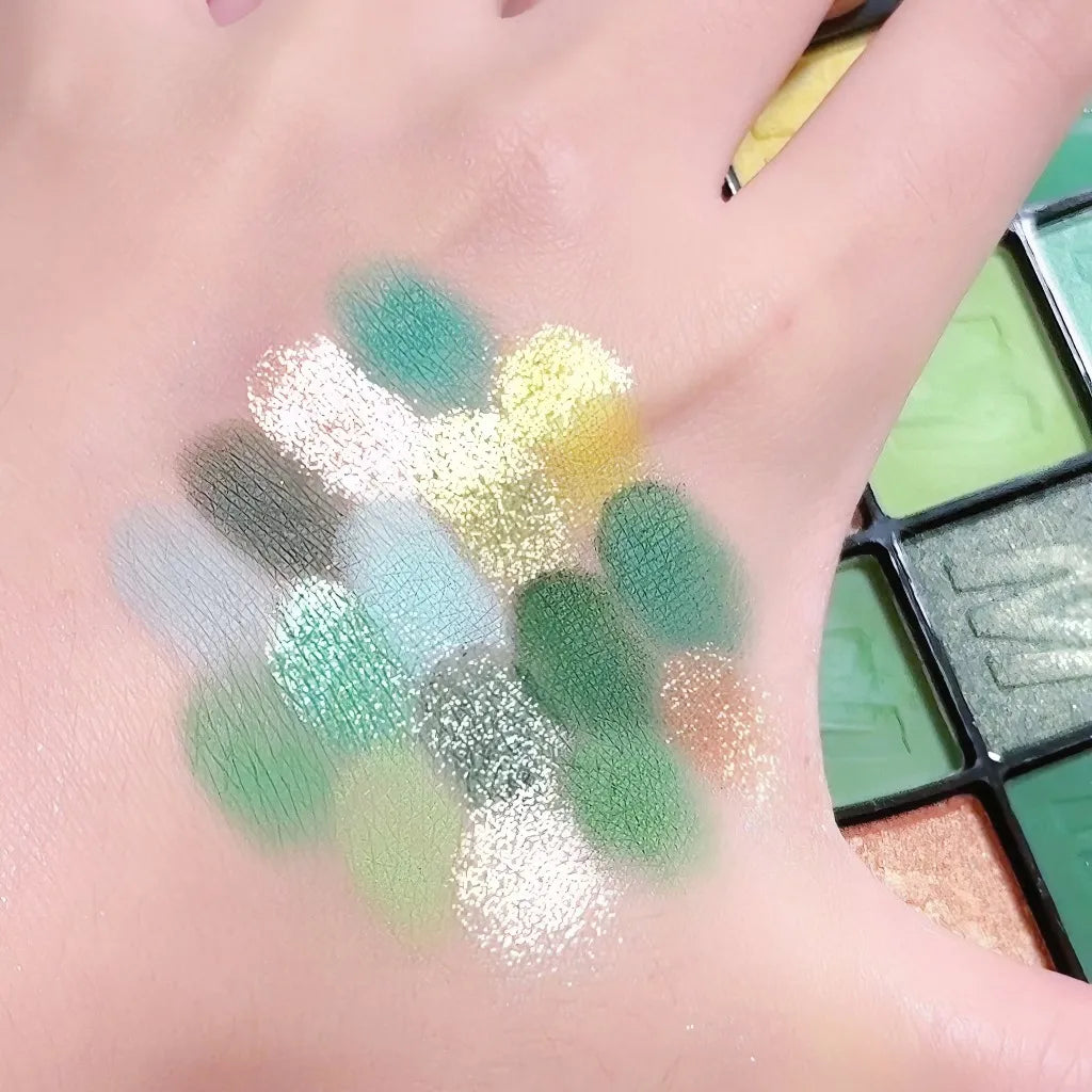 🎨 16-Colour Eyeshadow Palettes 🎨