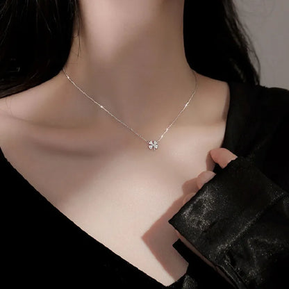 🍀 Simple Bow Knot & Four-Leaf Clover Pendant Necklace 🍀