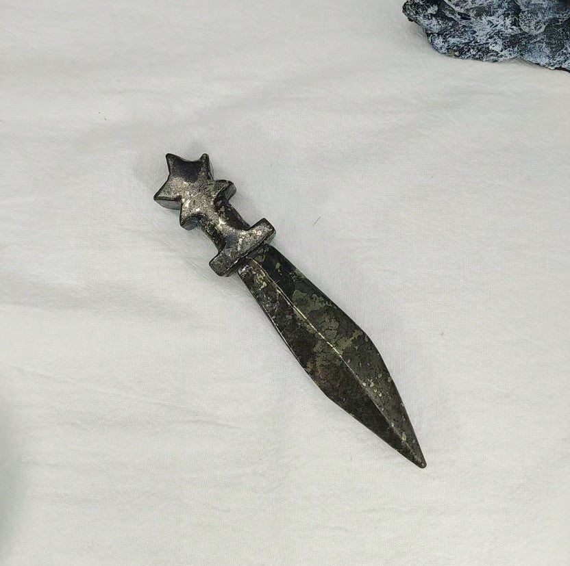 ⚔️  Unique Natural Crystal Sword Carving ⚔️