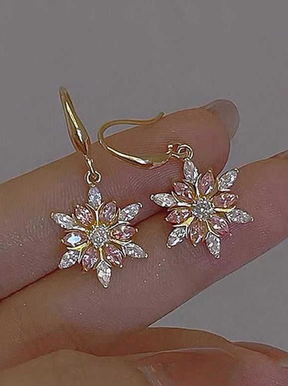 ❄️ Snowflake Earrings ❄️