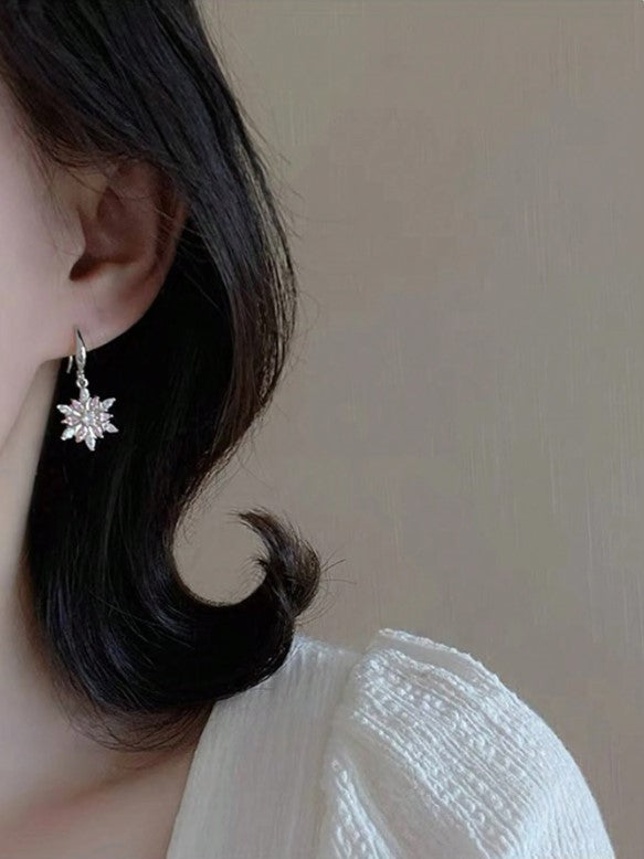 ❄️ Snowflake Earrings ❄️