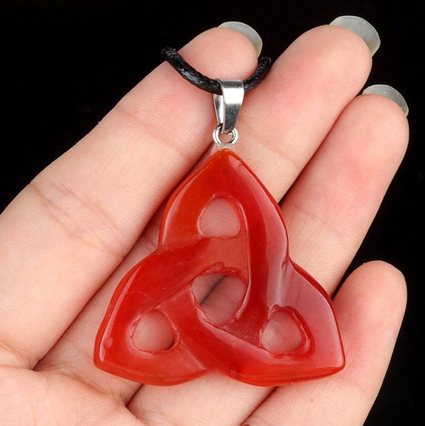 🔮 Triqueta Crystal / Pendant – A Symbol of Power & Unity 🔮