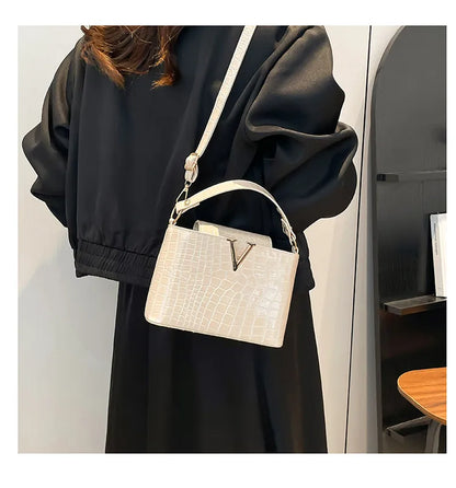 👜 "V" Buckle Snake Skin Handbags 👜
