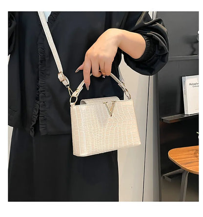 👜 "V" Buckle Snake Skin Handbags 👜