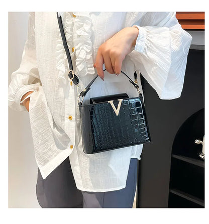 👜 "V" Buckle Snake Skin Handbags 👜