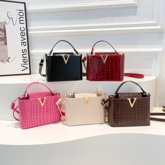 👜 "V" Buckle Snake Skin Handbags 👜